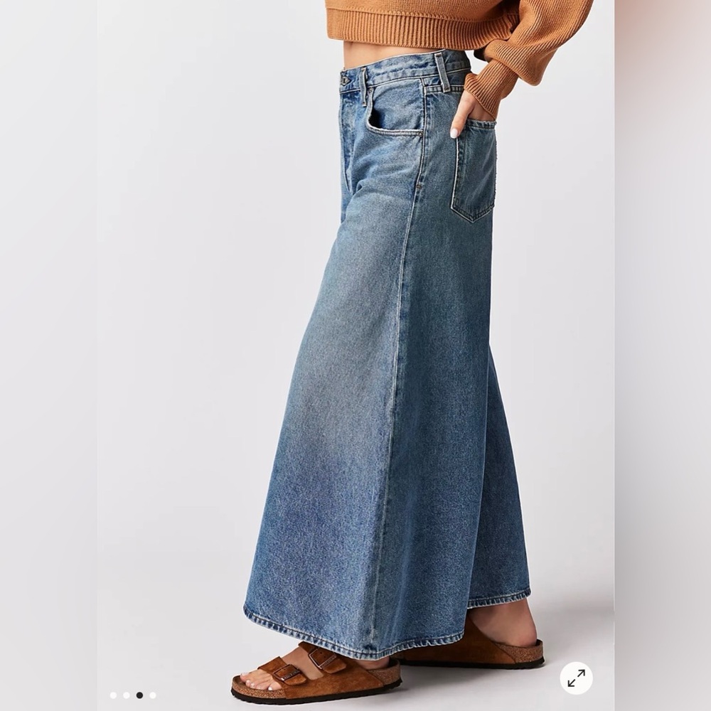 Citizens Of Humanity Wide-Leg Flare Jeans in Medium Blue - Picture 4 of 14